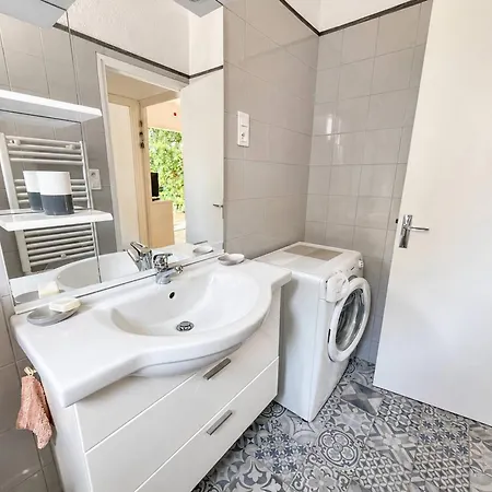 T2 Rdc A 100m De La Avec Terrasse Et Jardinet - 4 Couchages - Fr-1-388-1