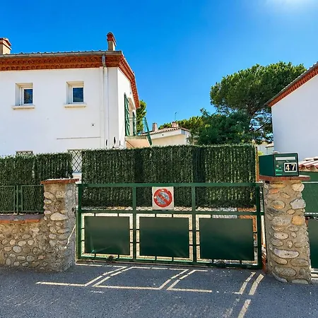 T2 Rdc A 100m De La Avec Terrasse Et Jardinet - 4 Couchages - Fr-1-388-1 *